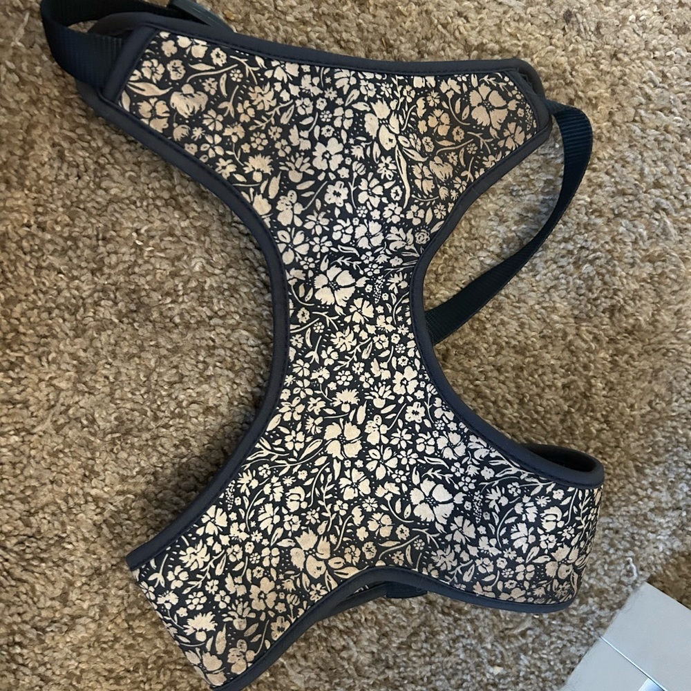 Source Unknown Navy and Cream Floral Dog Harness M